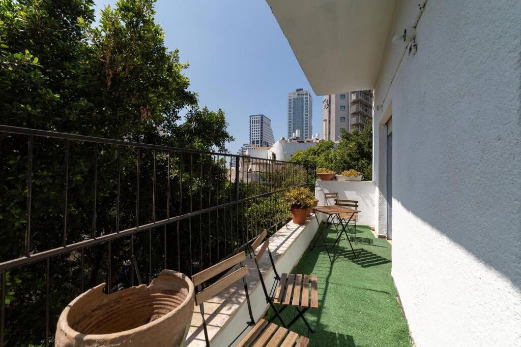 Large 2 Bedrooms A Block From The Tel Aviv-Jaffa