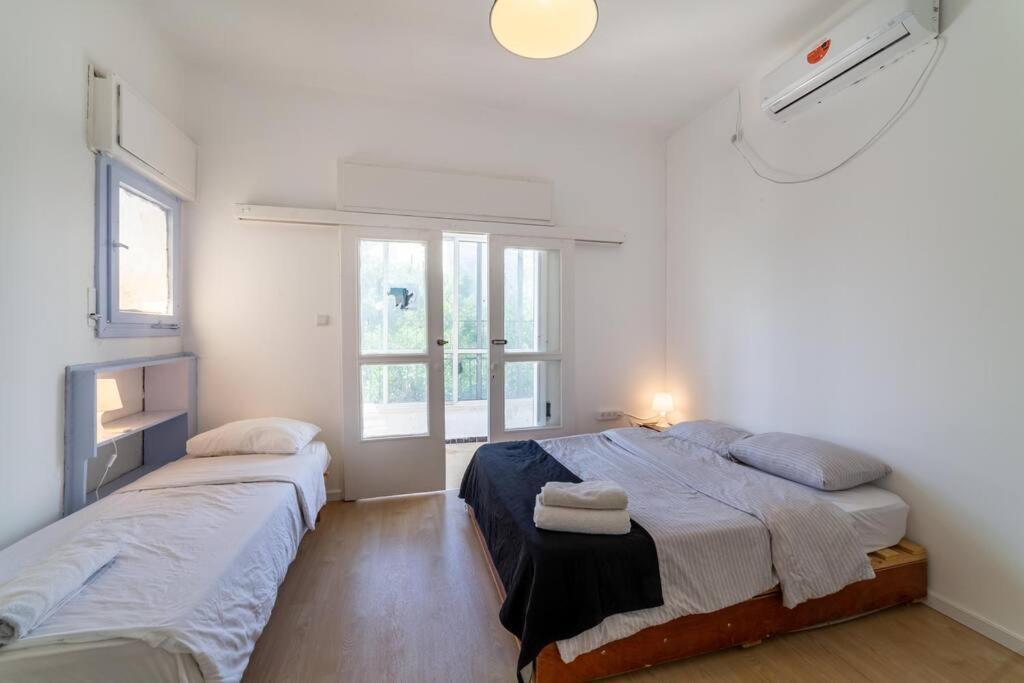 Large 2 Bedrooms A Block From The *